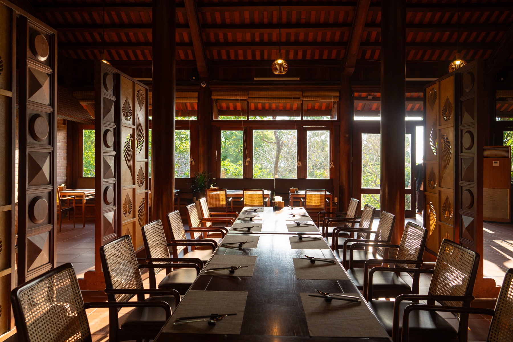 Bàn ăn ngoài trời Mộc Dining