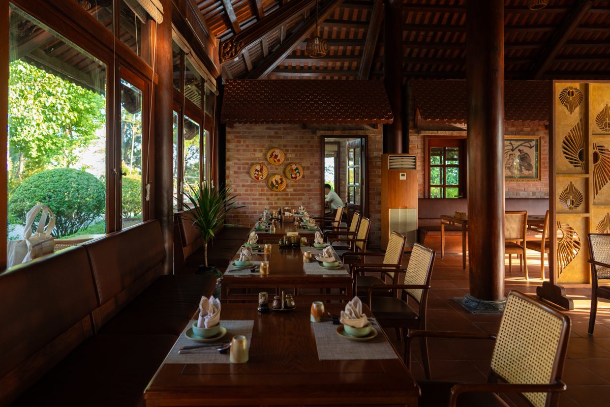 Bàn dài tại Mộc