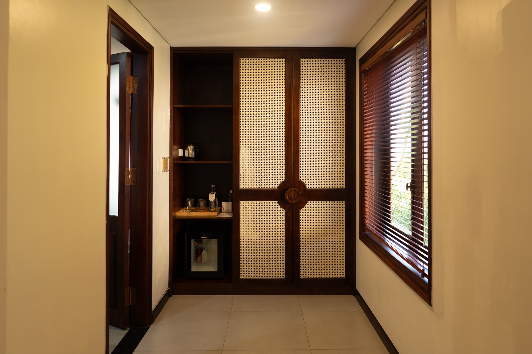 Khu nhà Thủy bên nước